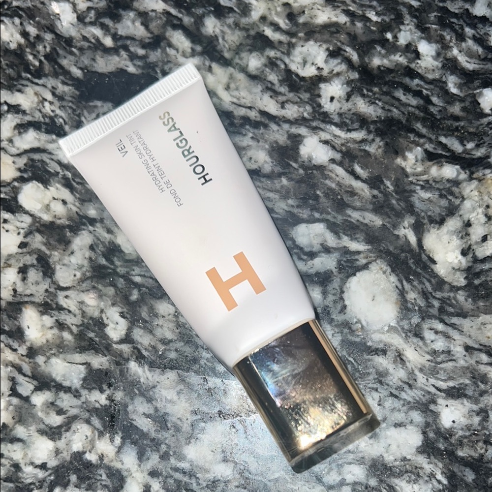 Hourglass Veil hydrating skin tint. #6